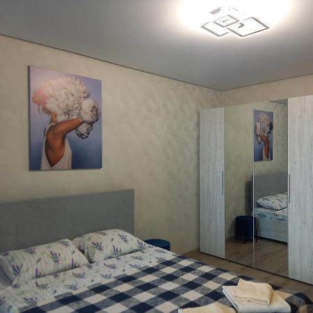 Апартаменти Центр, Промінь 2 Loetsk Buitenkant foto